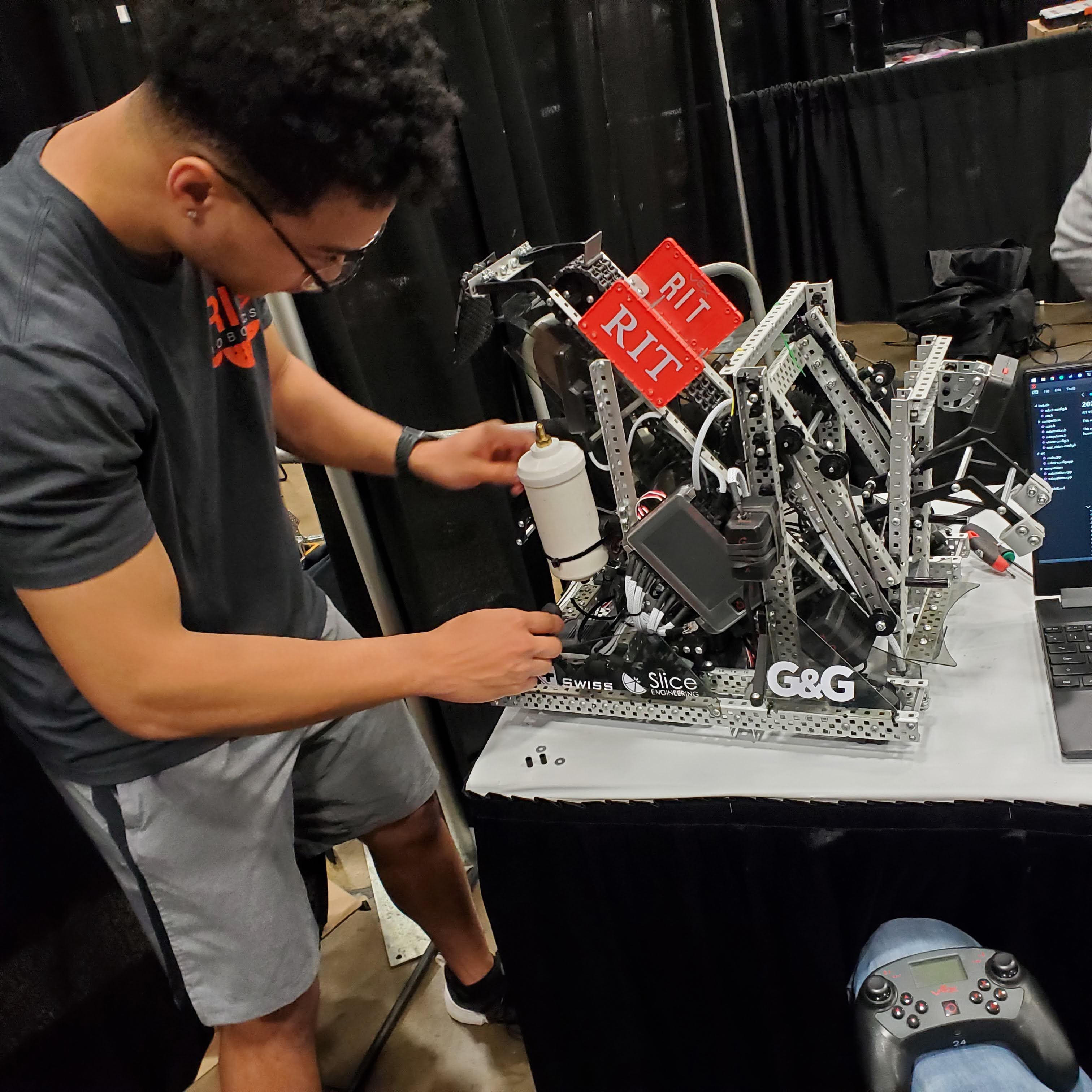 2021-2022 VEX U robot mechanism package